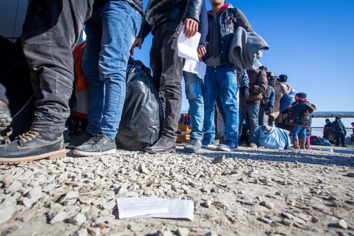 Aid groups warn of emergency at Greek asylum centres