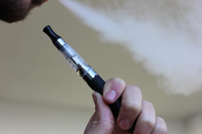 E-cigarettes pose ‘small’ risk, says Public Health England E-cigarettes pose ‘small’ risk, says Public Health England