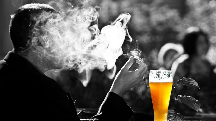 New link found between smoking and risk of psychoses