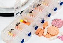 Are certain anticholinergic drugs linked to dementia risk increase?