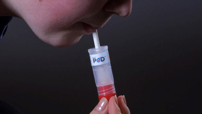 Bilde SalivaPOD nærbilde mørk bakgrunn liggende Easy, user-friendly saliva sampling to improve infection control