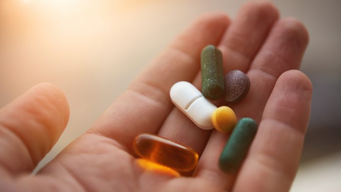 Lack of evidence for dietary supplement use in cancer patients