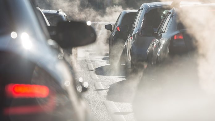 © iStock-ElcovaLana air pollution