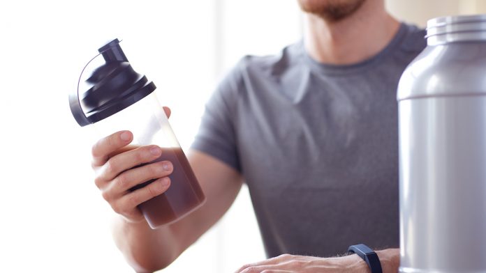 © iStock-dolgachov whey protein supplements