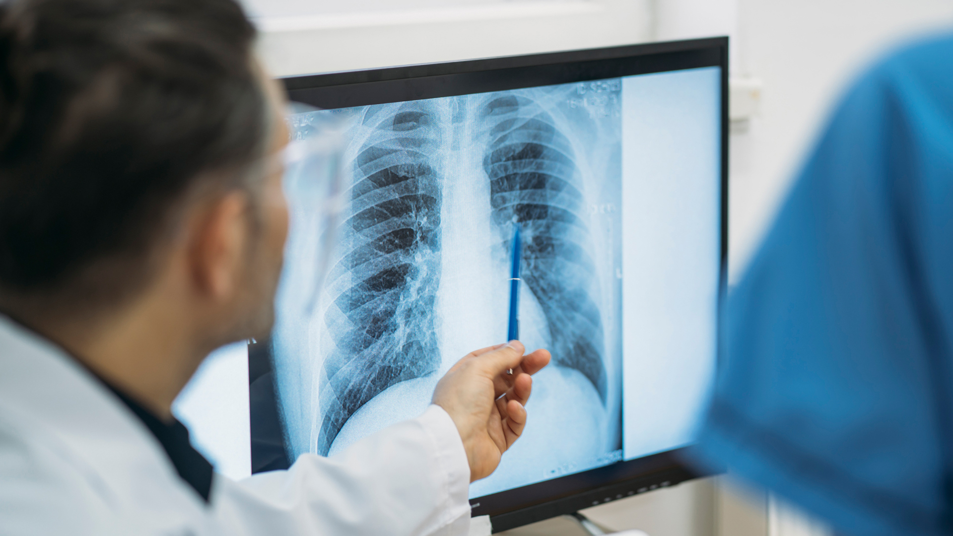 New research finds severe gum disease is linked to impaired lung function