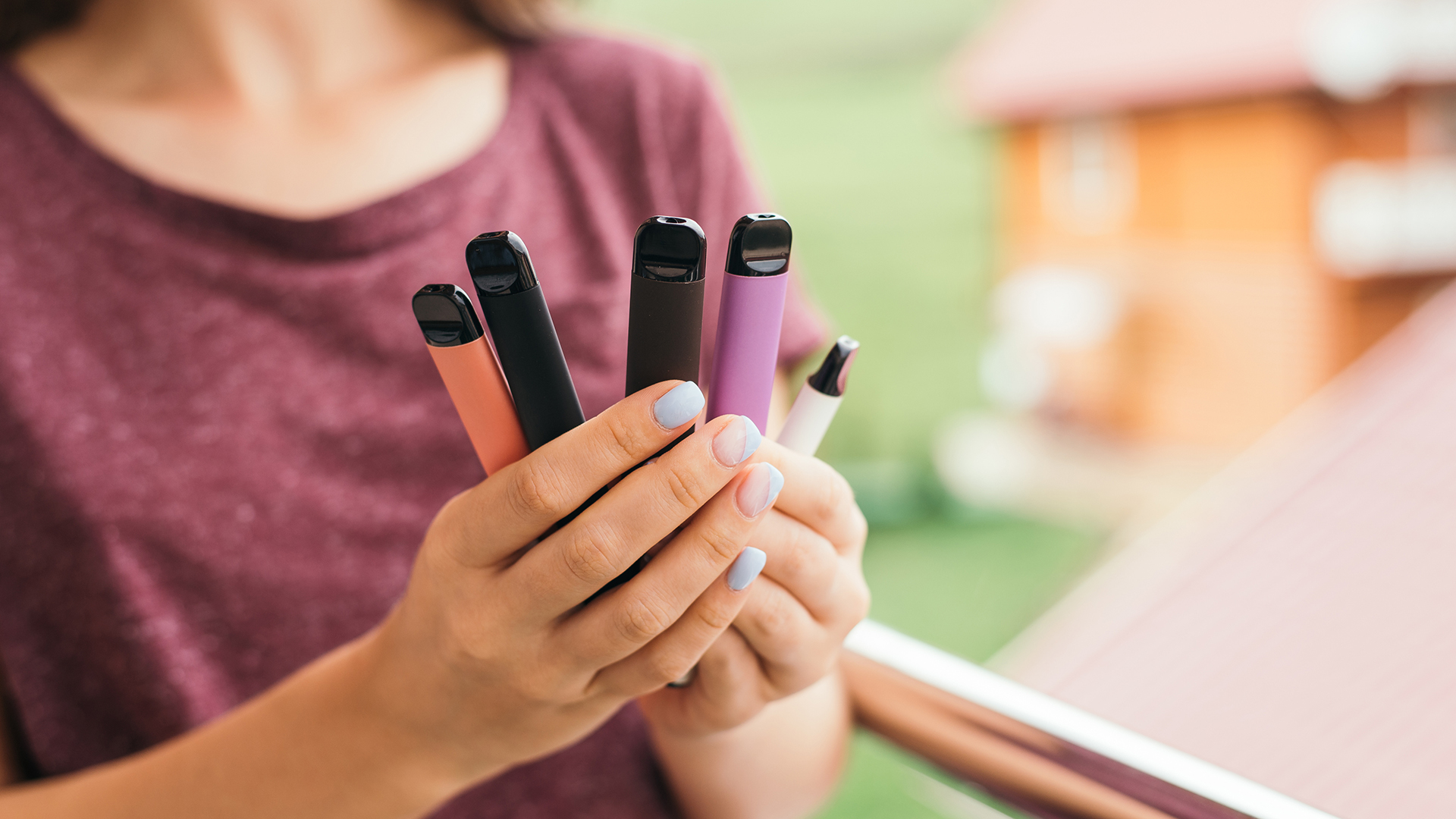 E-cigarettes more effective than nicotine replacement therapy for smokers 